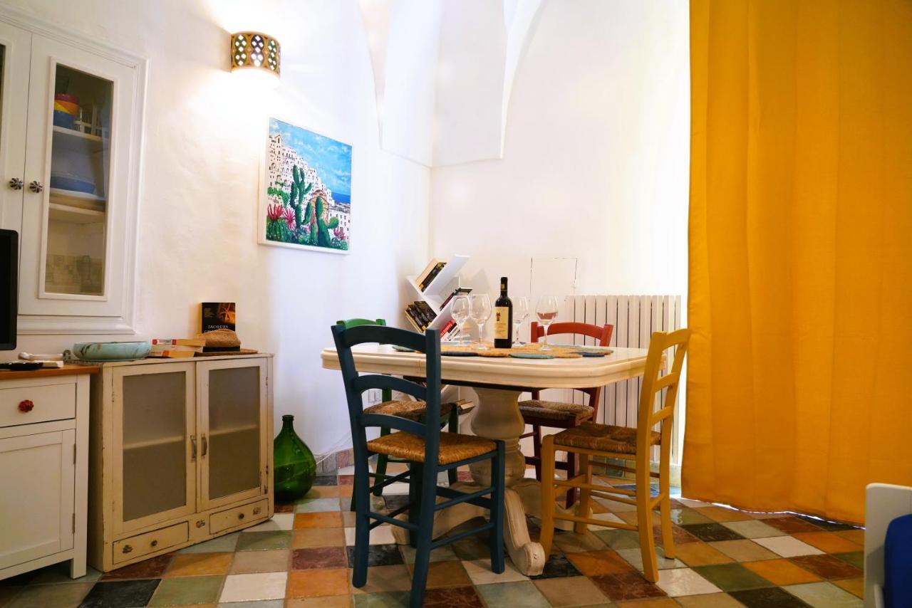 Domus Magistri - A Pochi Passi Dal Centro Storico Villa ออสตูนี ภายนอก รูปภาพ