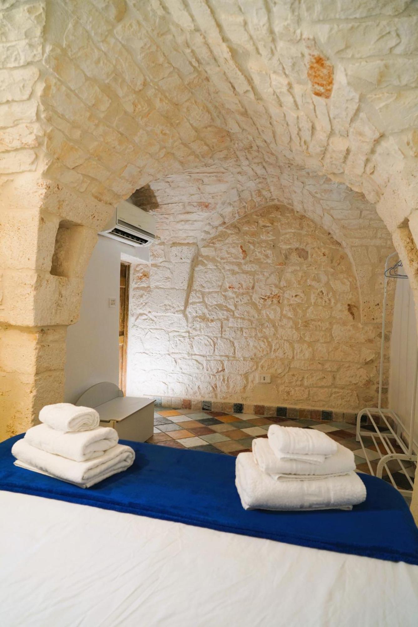 Domus Magistri - A Pochi Passi Dal Centro Storico Villa ออสตูนี ภายนอก รูปภาพ