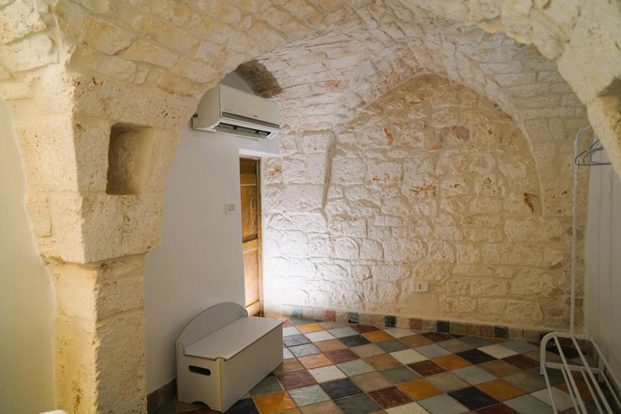 Domus Magistri - A Pochi Passi Dal Centro Storico Villa ออสตูนี ภายนอก รูปภาพ