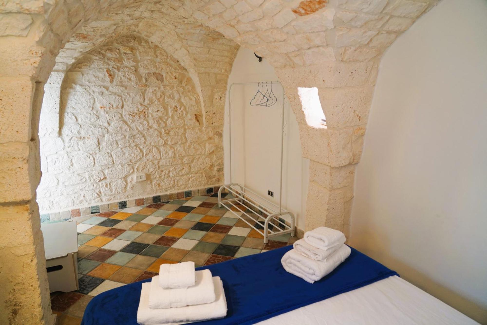 Domus Magistri - A Pochi Passi Dal Centro Storico Villa ออสตูนี ภายนอก รูปภาพ