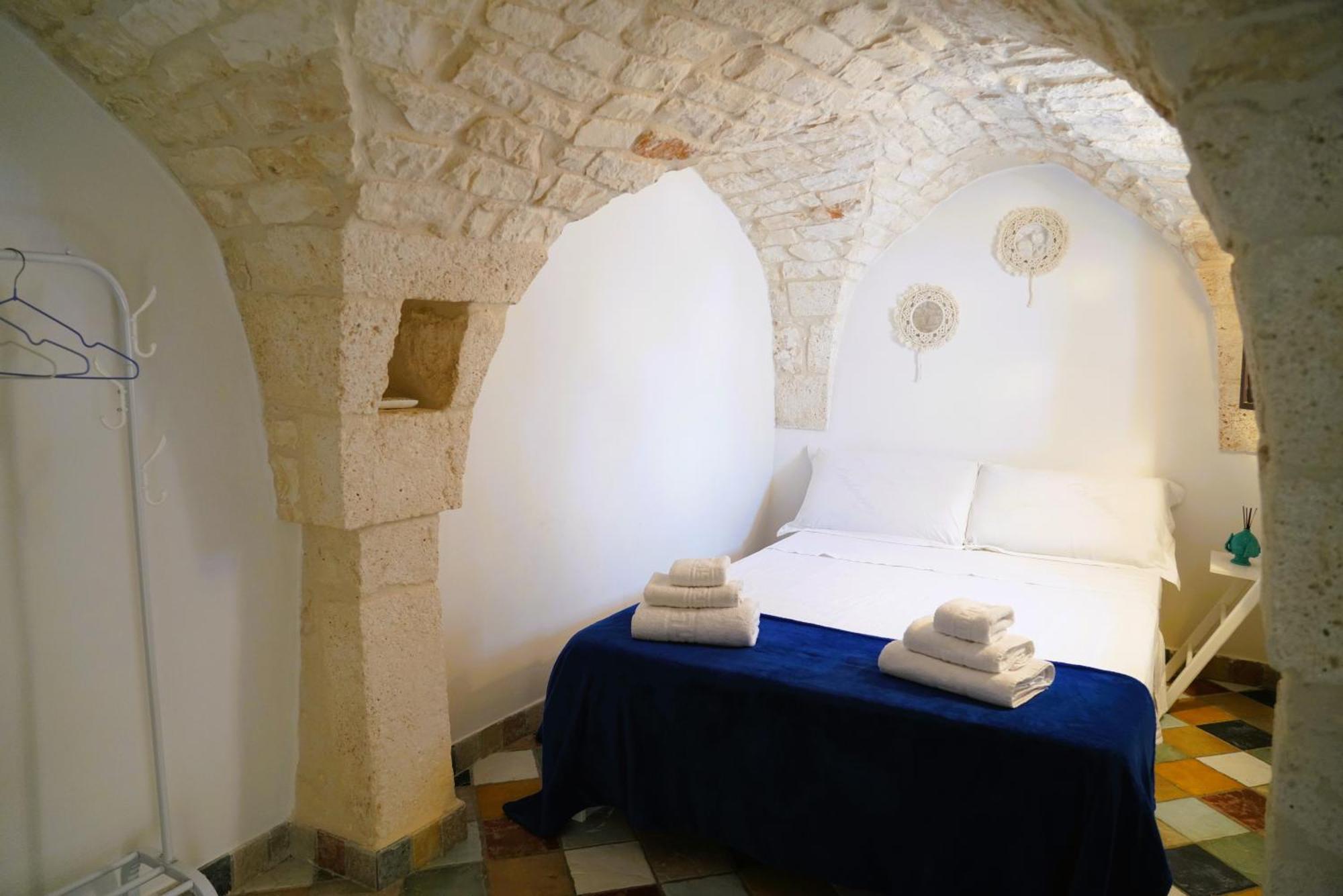 Domus Magistri - A Pochi Passi Dal Centro Storico Villa ออสตูนี ภายนอก รูปภาพ