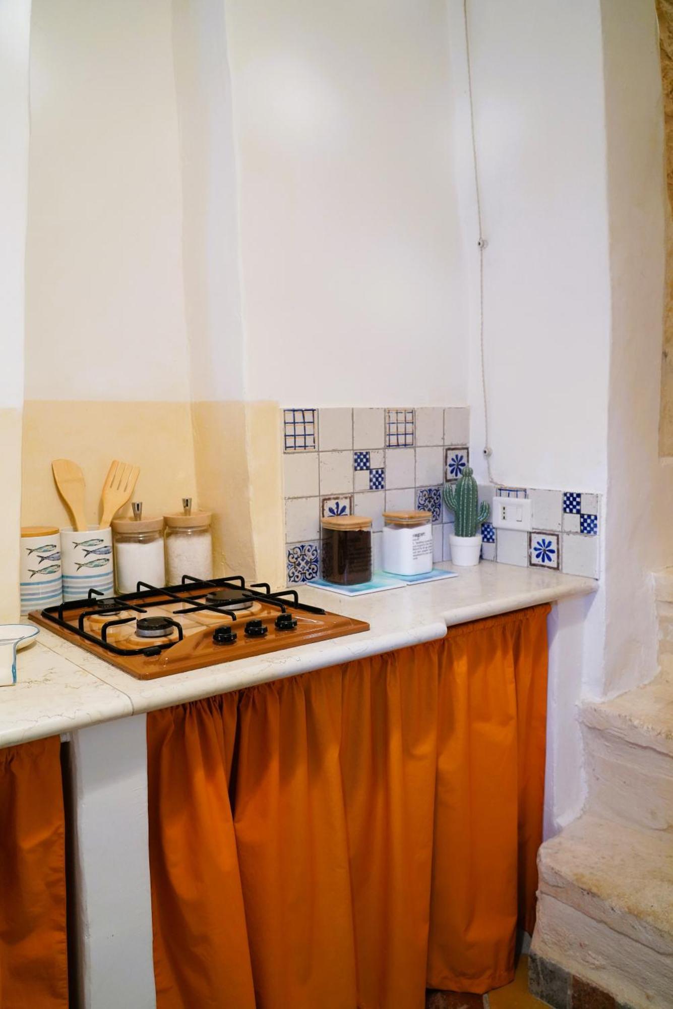 Domus Magistri - A Pochi Passi Dal Centro Storico Villa ออสตูนี ภายนอก รูปภาพ